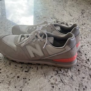 New Balance tennis shoes